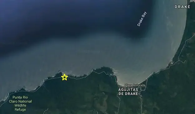 A map showing the location of a beach with a yellow arrow.
